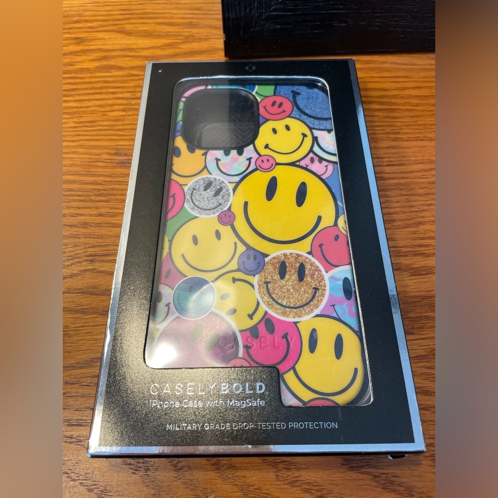 NWT Casely Bold Smile Face iPhone 12 Pro case with MagSafe